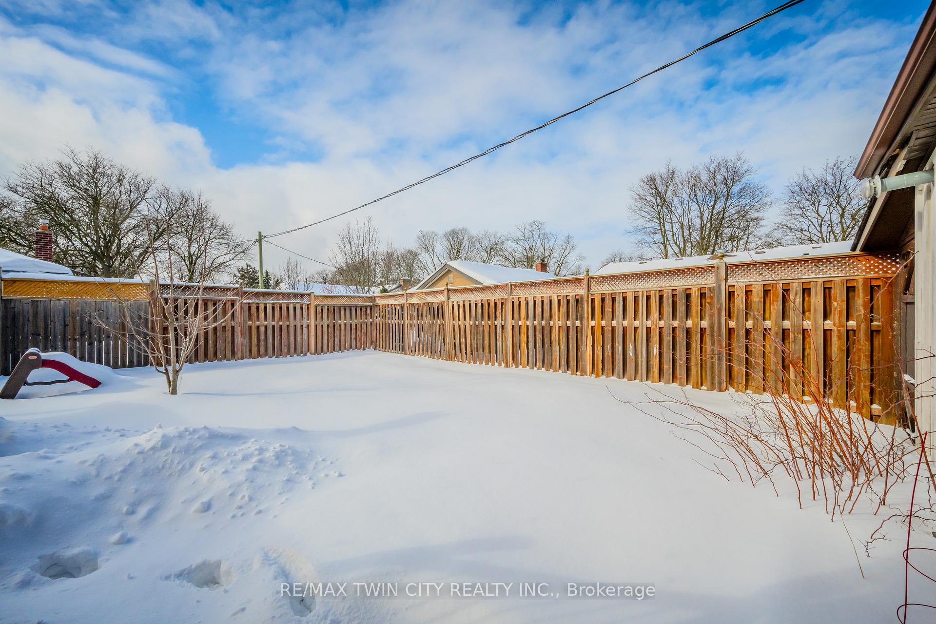 Photo 28 of 236 Erb Street E, Waterloo, Lincoln Heights — HOMEH