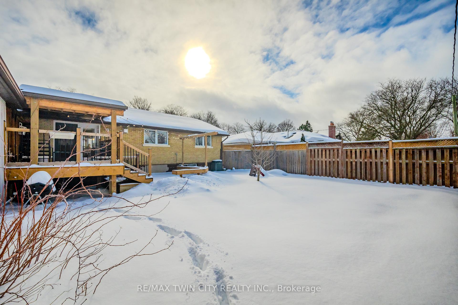 Photo 29 of 236 Erb Street E, Waterloo, Lincoln Heights — HOMEH