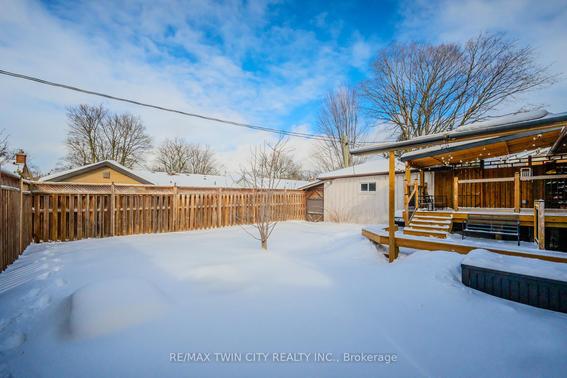 Photo 30 of 236 Erb Street E, Waterloo, Lincoln Heights — HOMEH