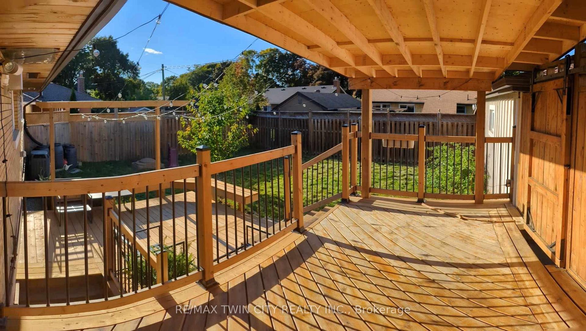 Photo 31 of 236 Erb Street E, Waterloo, Lincoln Heights — HOMEH