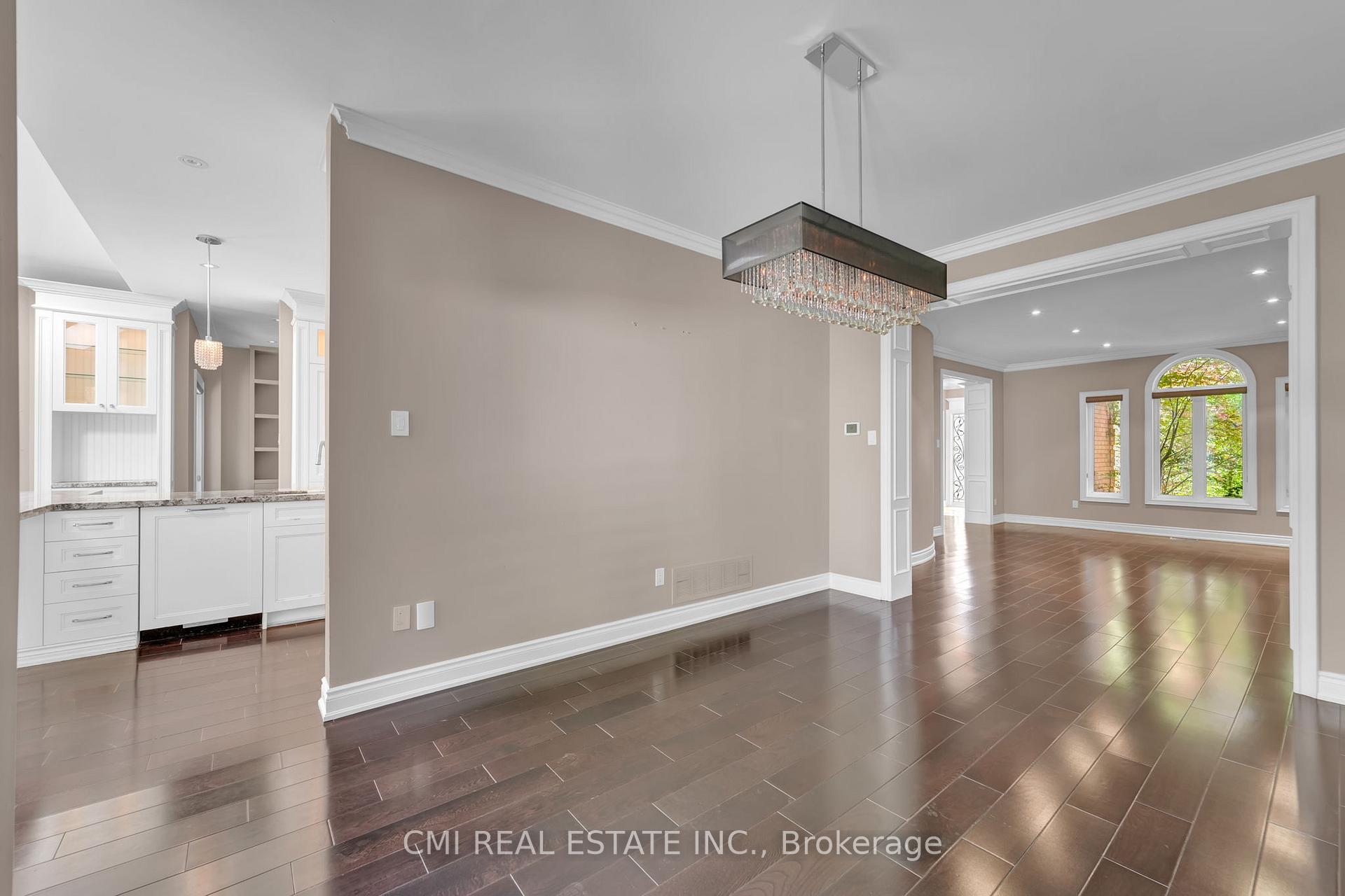 Photo 4 of 122 Beverley Glen Boulevard, Vaughan, Beverley Glen — HOMEH