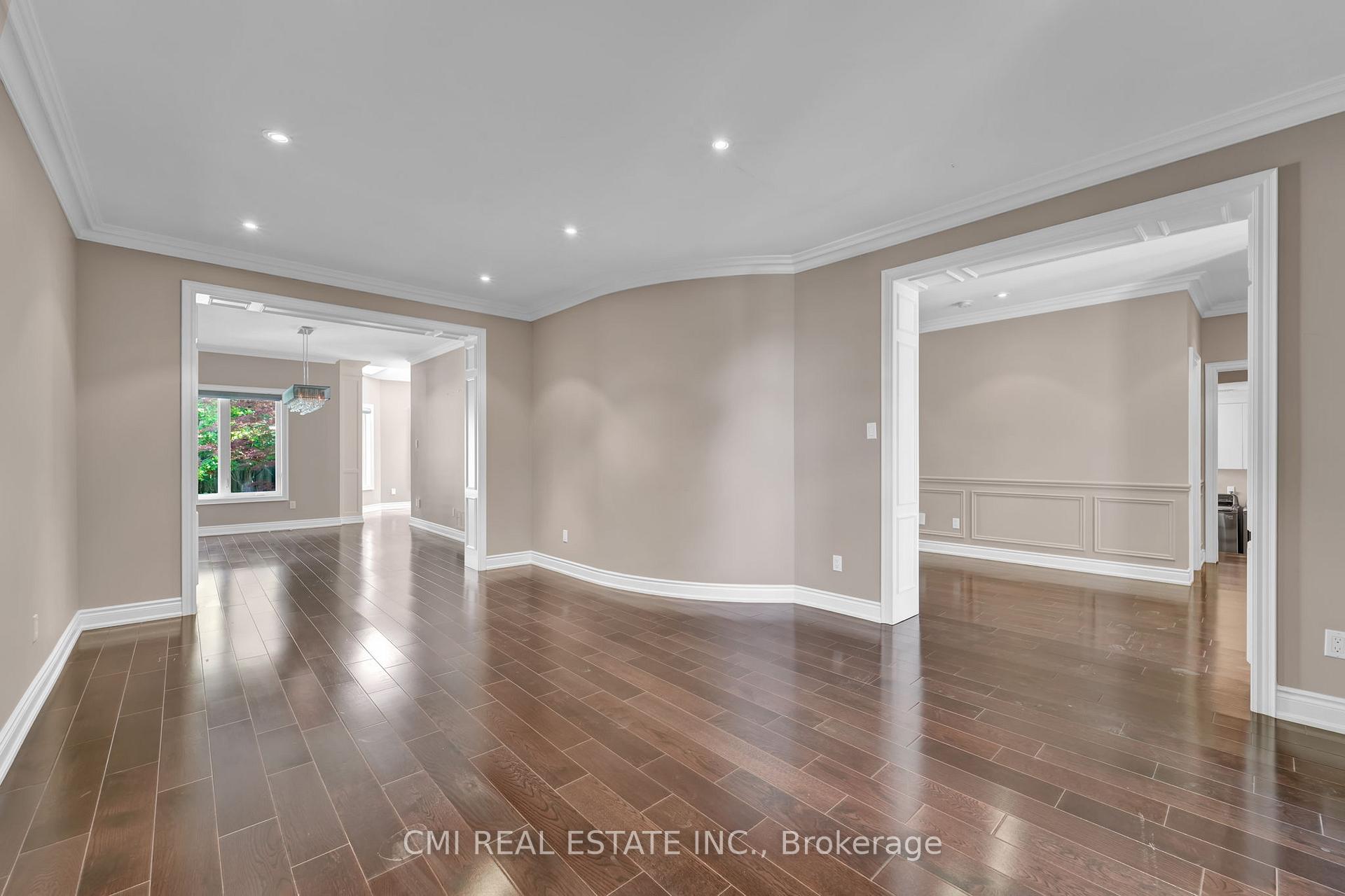 Photo 5 of 122 Beverley Glen Boulevard, Vaughan, Beverley Glen — HOMEH