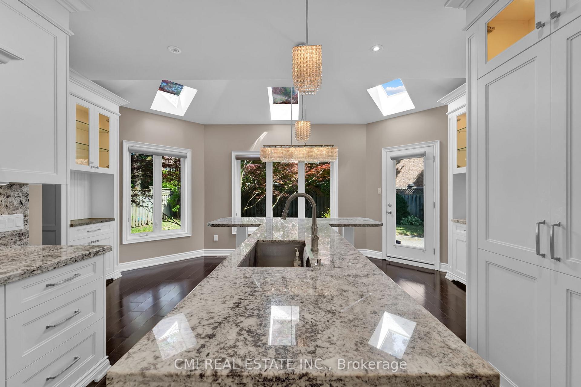 Photo 6 of 122 Beverley Glen Boulevard, Vaughan, Beverley Glen — HOMEH