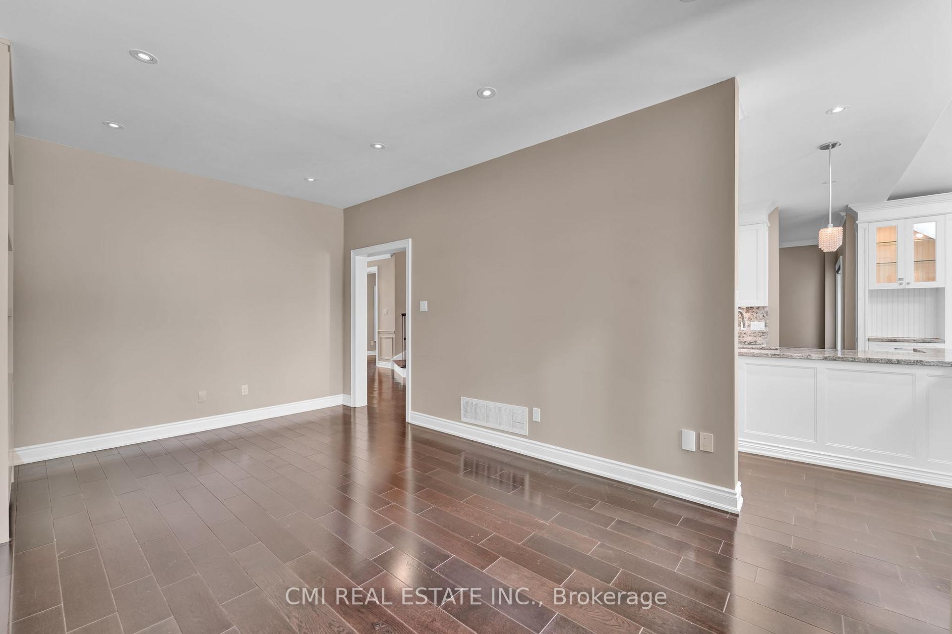 Photo 7 of 122 Beverley Glen Boulevard, Vaughan, Beverley Glen — HOMEH