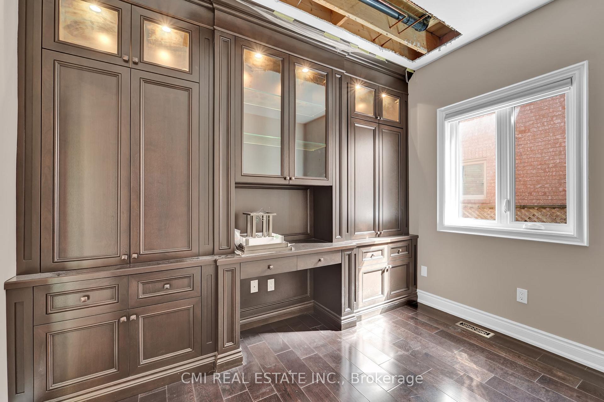 Photo 8 of 122 Beverley Glen Boulevard, Vaughan, Beverley Glen — HOMEH