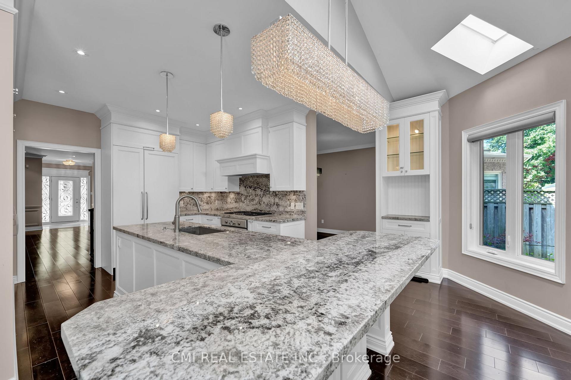 Photo 10 of 122 Beverley Glen Boulevard, Vaughan, Beverley Glen — HOMEH