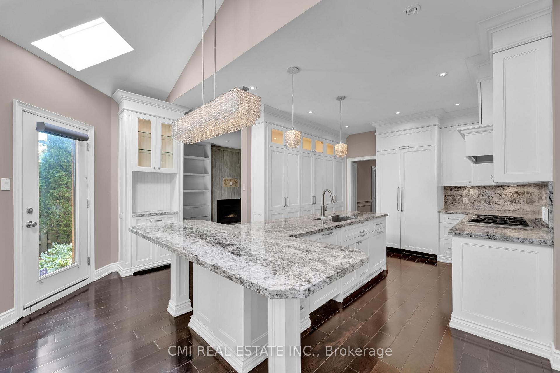 Photo 11 of 122 Beverley Glen Boulevard, Vaughan, Beverley Glen — HOMEH