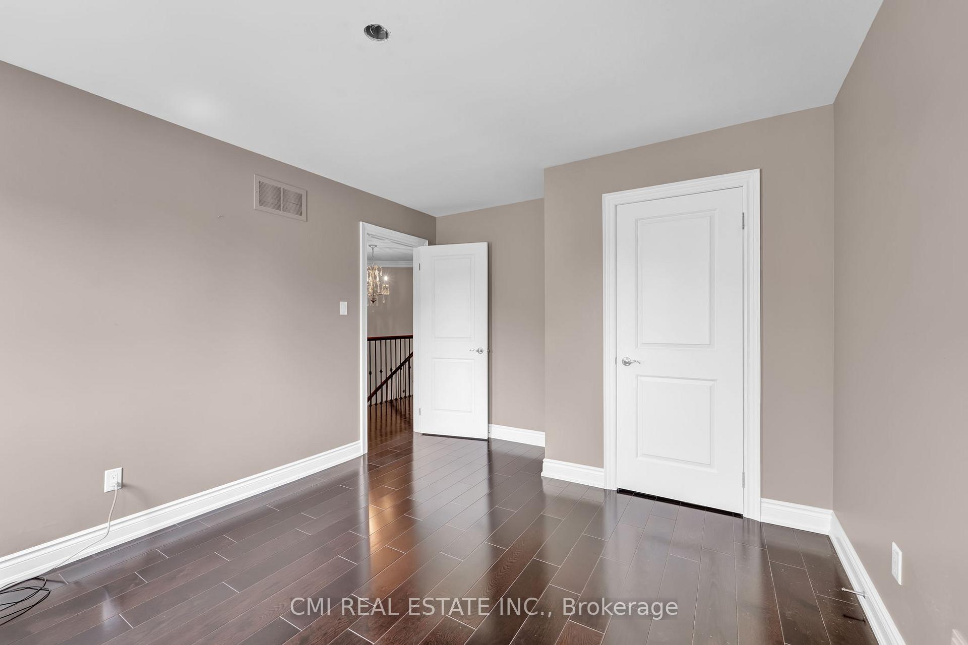 Photo 13 of 122 Beverley Glen Boulevard, Vaughan, Beverley Glen — HOMEH