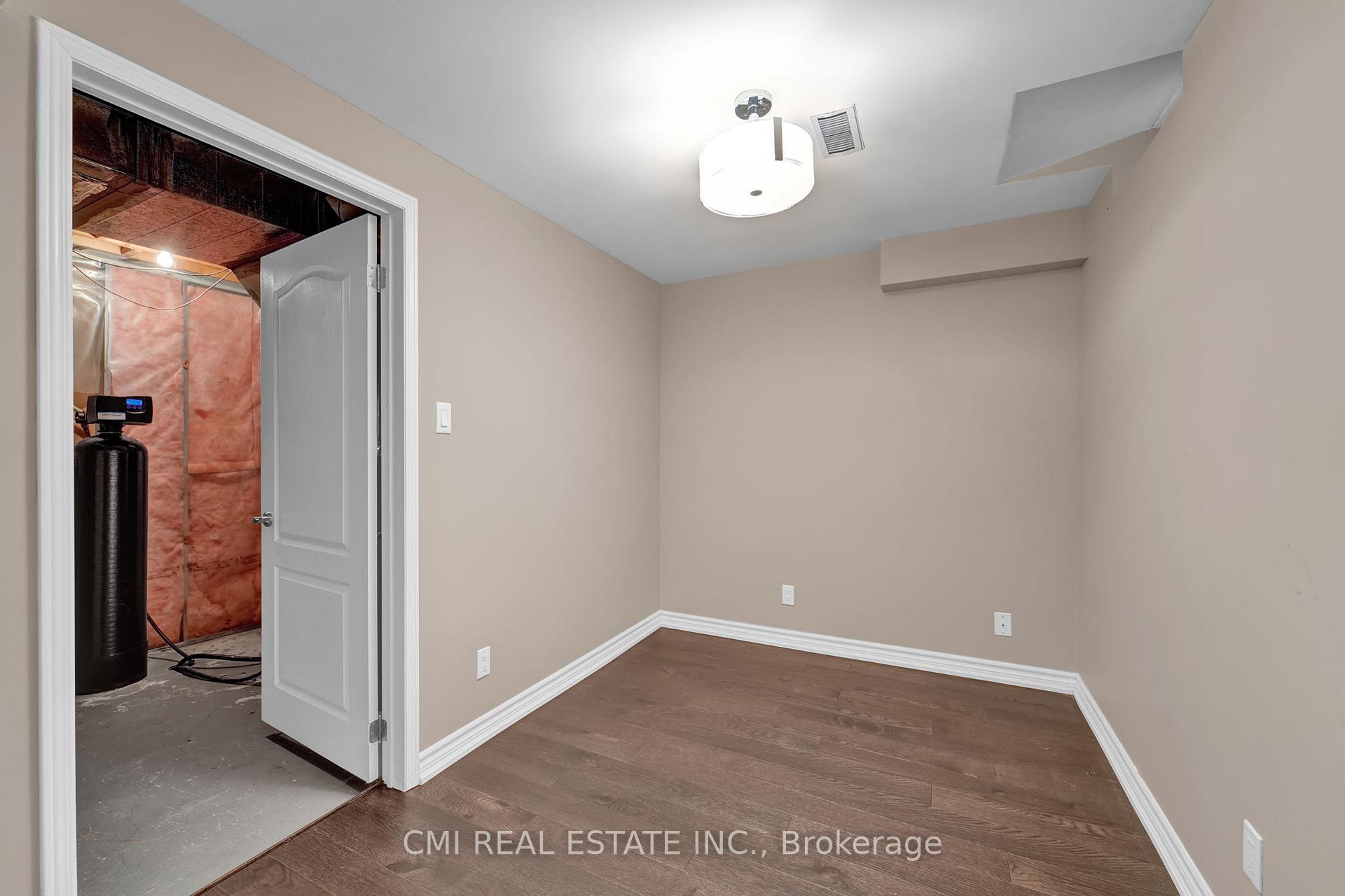 Photo 14 of 122 Beverley Glen Boulevard, Vaughan, Beverley Glen — HOMEH