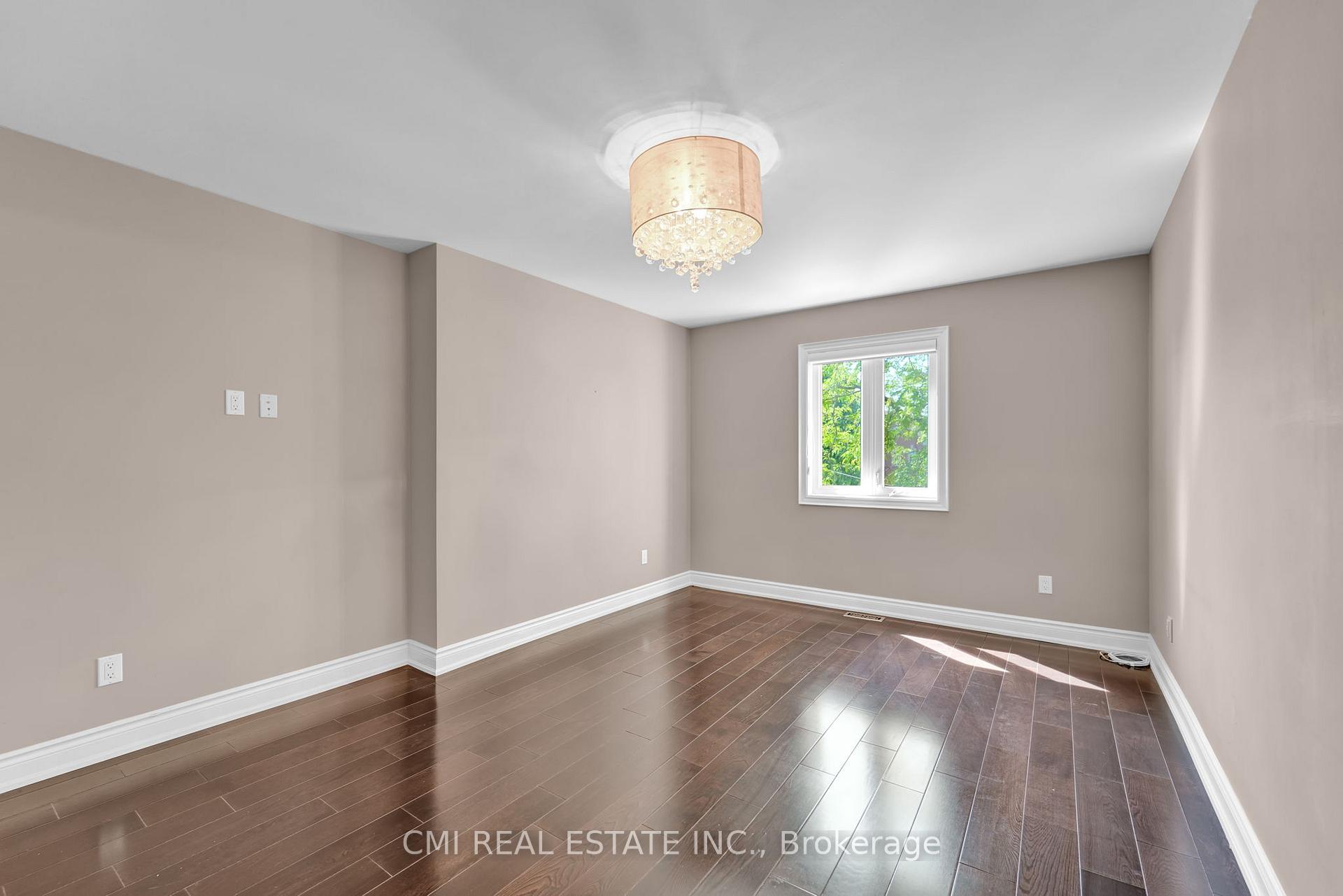 Photo 18 of 122 Beverley Glen Boulevard, Vaughan, Beverley Glen — HOMEH