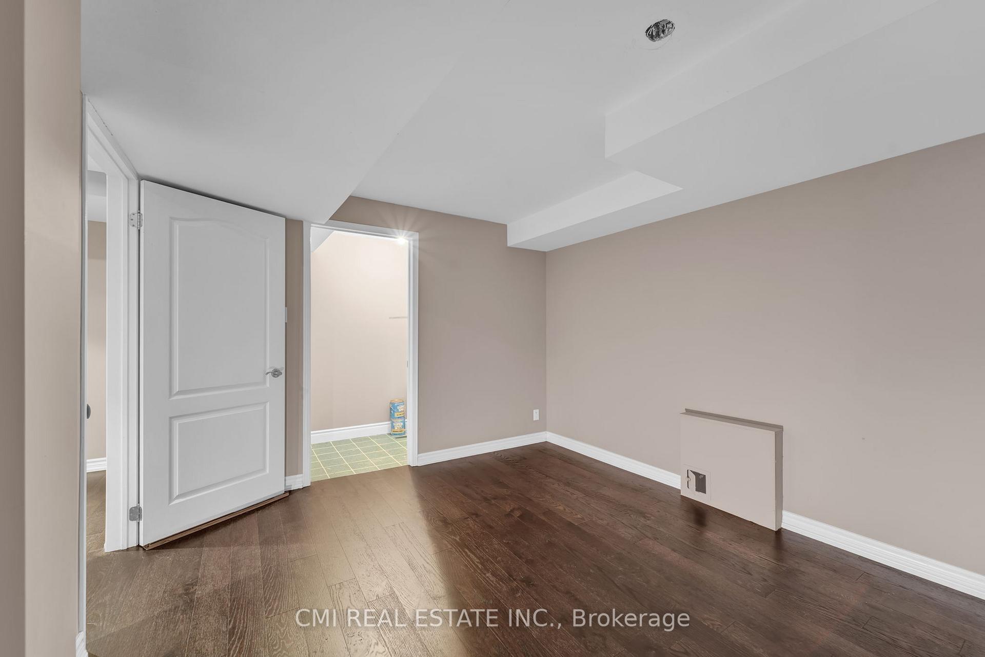 Photo 23 of 122 Beverley Glen Boulevard, Vaughan, Beverley Glen — HOMEH