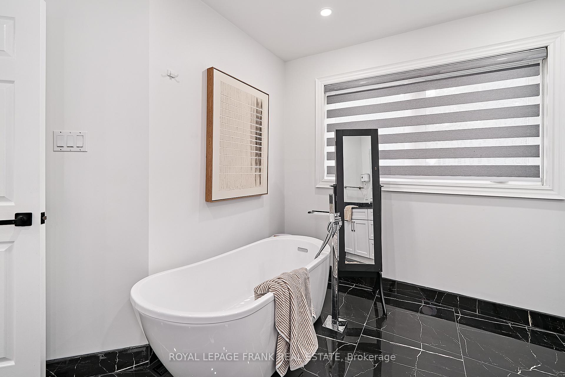Photo 32 of 3082 Country Lane, Whitby, Williamsburg — HOMEH