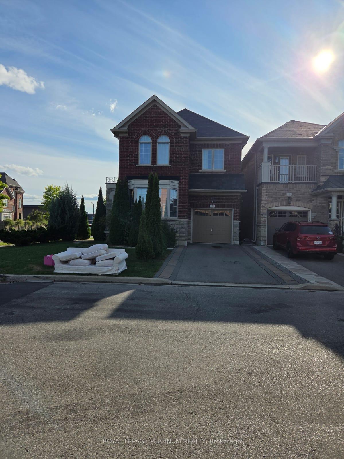 Photo 4 of 2 Pelee Avenue, Vaughan, Kleinburg — HOMEH