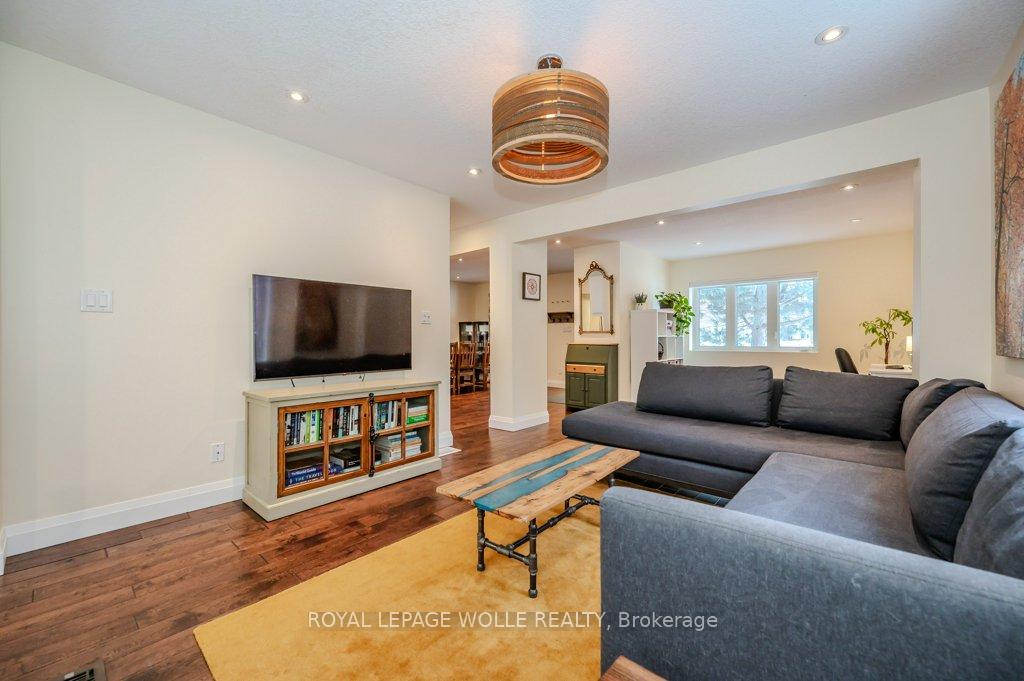 Photo 9 of 46 Roslin Avenue S, Waterloo — HOMEH
