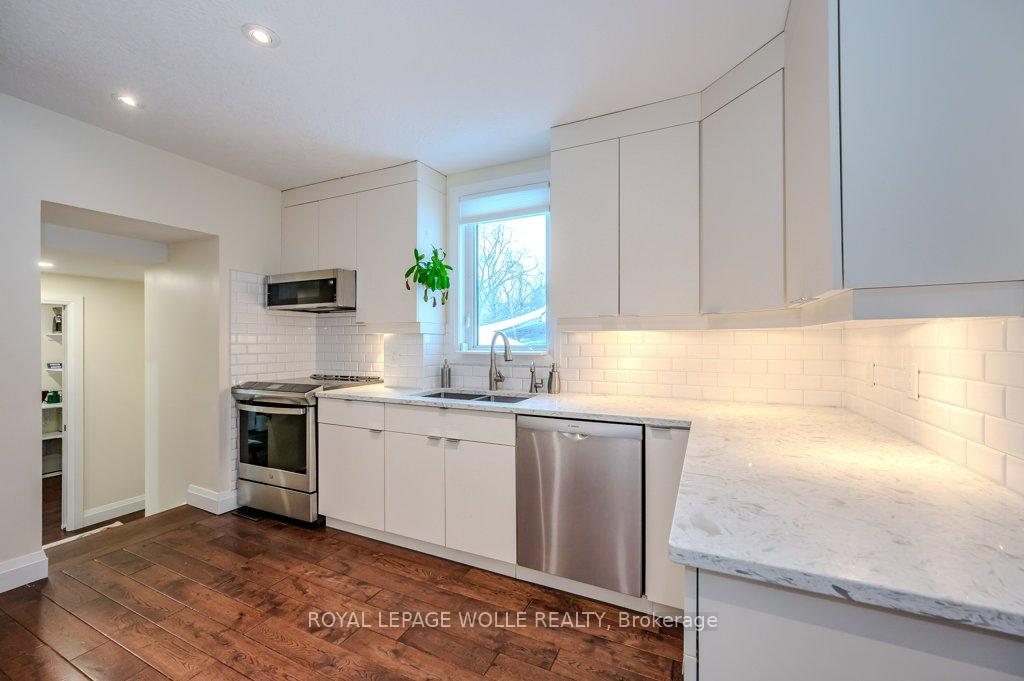 Photo 16 of 46 Roslin Avenue S, Waterloo — HOMEH