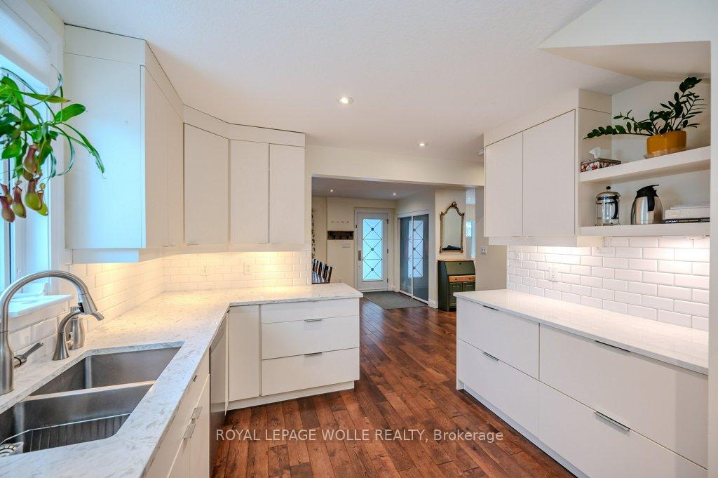 Photo 18 of 46 Roslin Avenue S, Waterloo — HOMEH