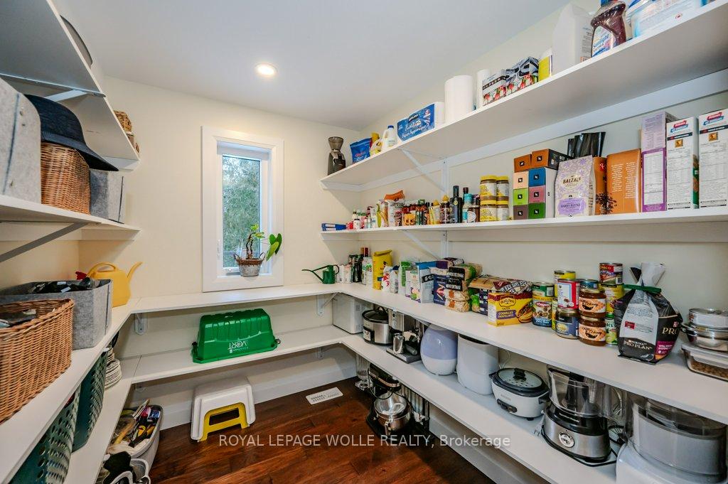 Photo 20 of 46 Roslin Avenue S, Waterloo — HOMEH