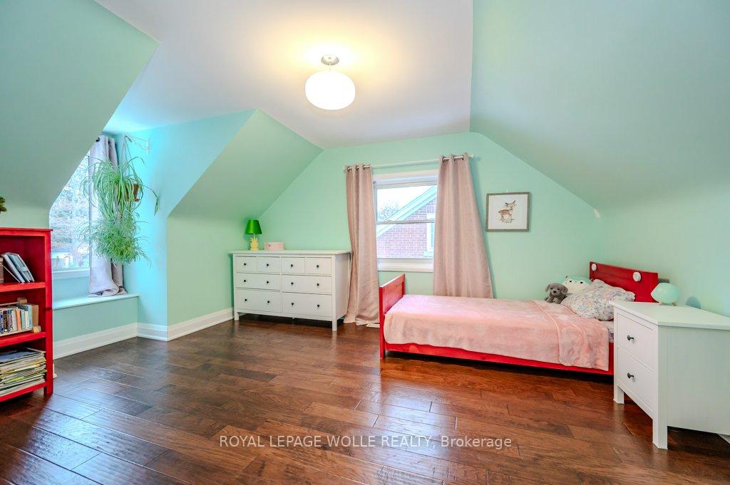 Photo 27 of 46 Roslin Avenue S, Waterloo — HOMEH