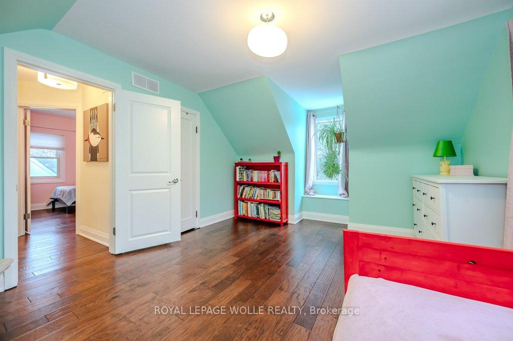 Photo 28 of 46 Roslin Avenue S, Waterloo — HOMEH