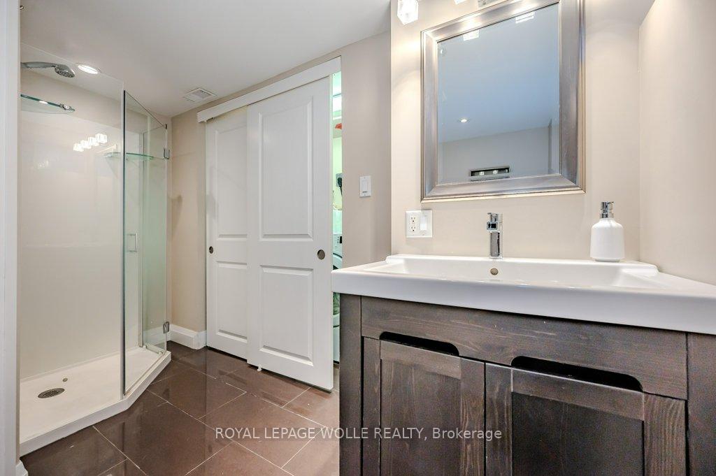 Photo 33 of 46 Roslin Avenue S, Waterloo — HOMEH