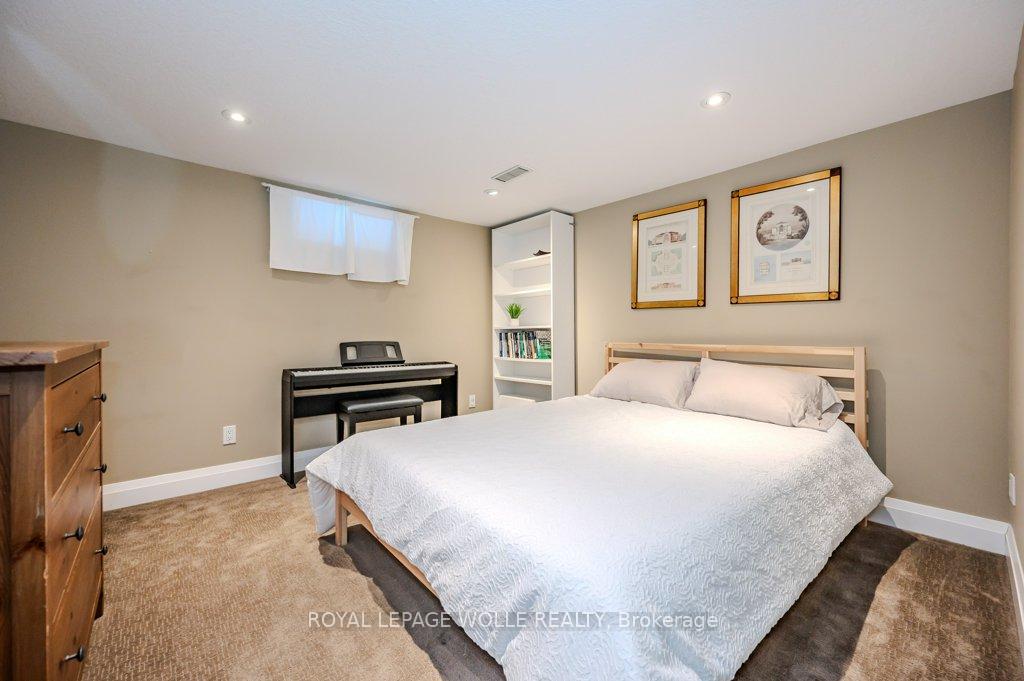 Photo 34 of 46 Roslin Avenue S, Waterloo — HOMEH