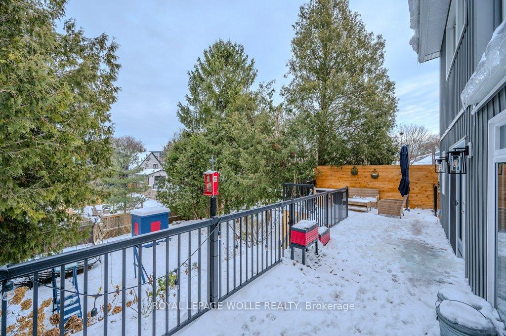 Photo 39 of 46 Roslin Avenue S, Waterloo — HOMEH