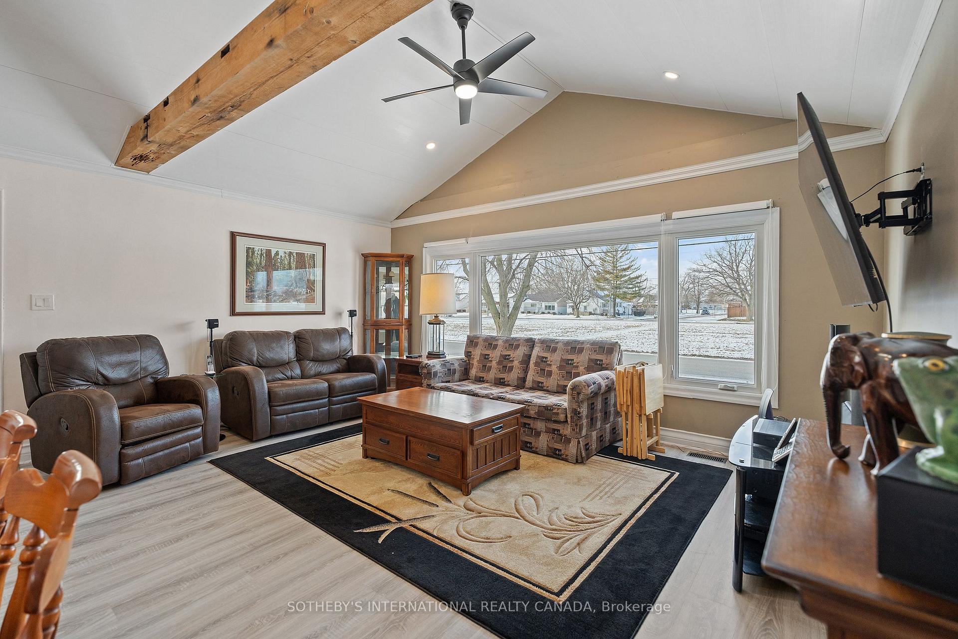 Photo 4 of 104 Golden Boulevard, Welland, Lincoln/Crowland — HOMEH
