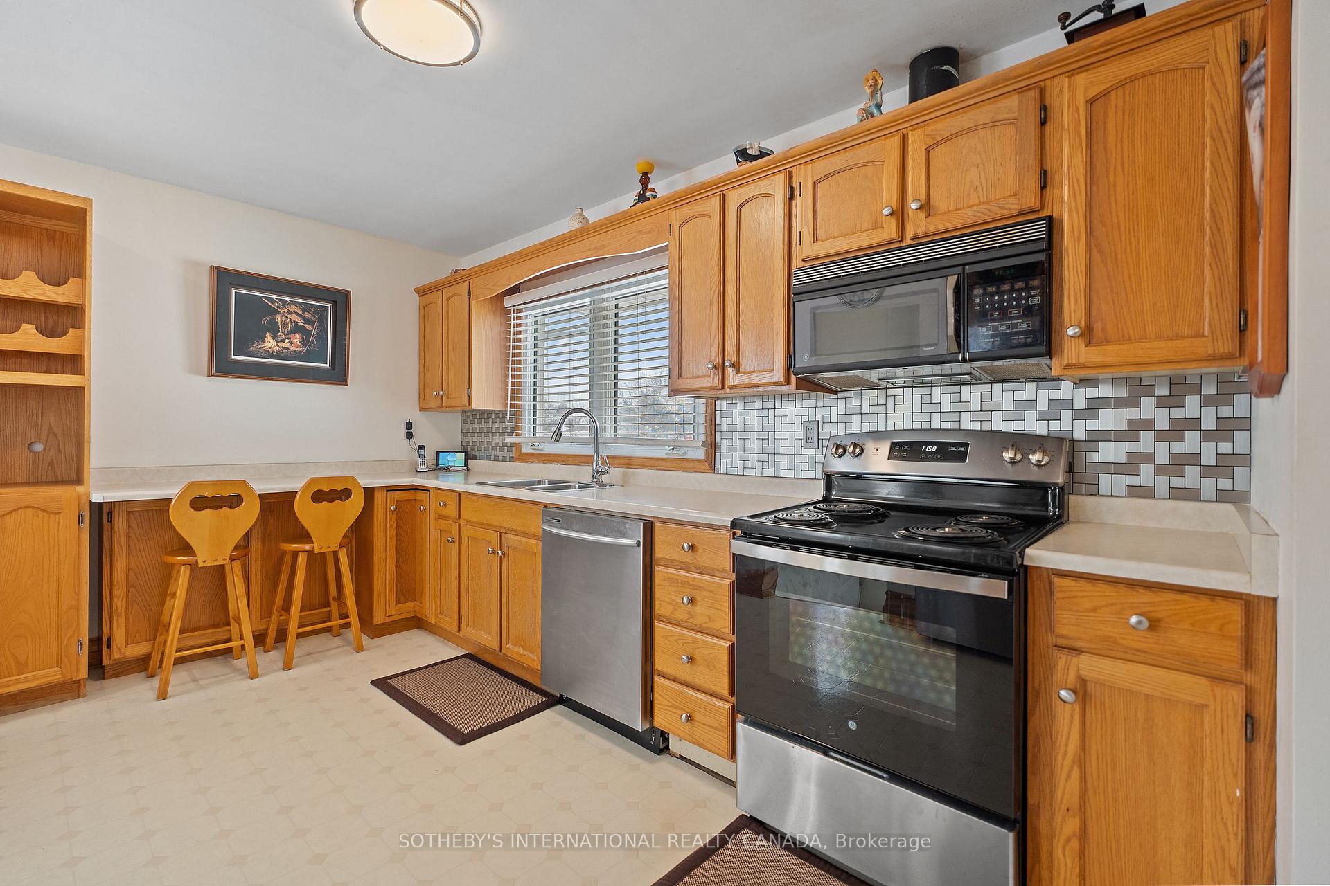 Photo 9 of 104 Golden Boulevard, Welland, Lincoln/Crowland — HOMEH