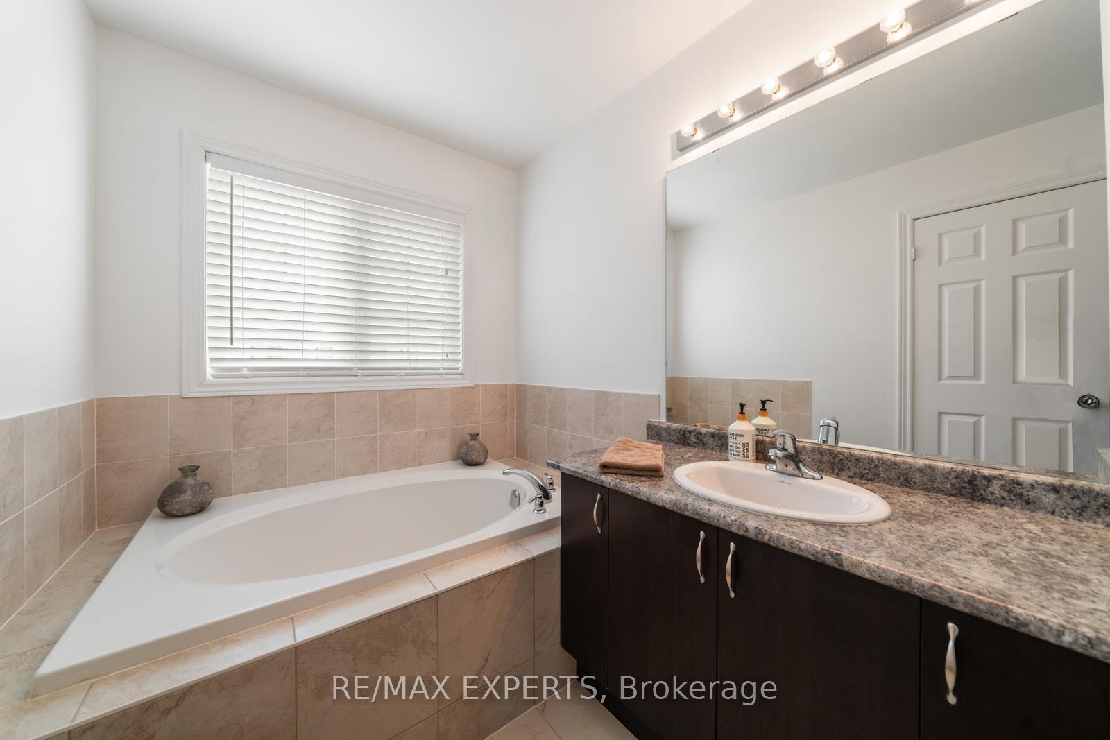 Photo 20 of 78 Farooq Boulevard, Vaughan, Vellore Village — HOMEH