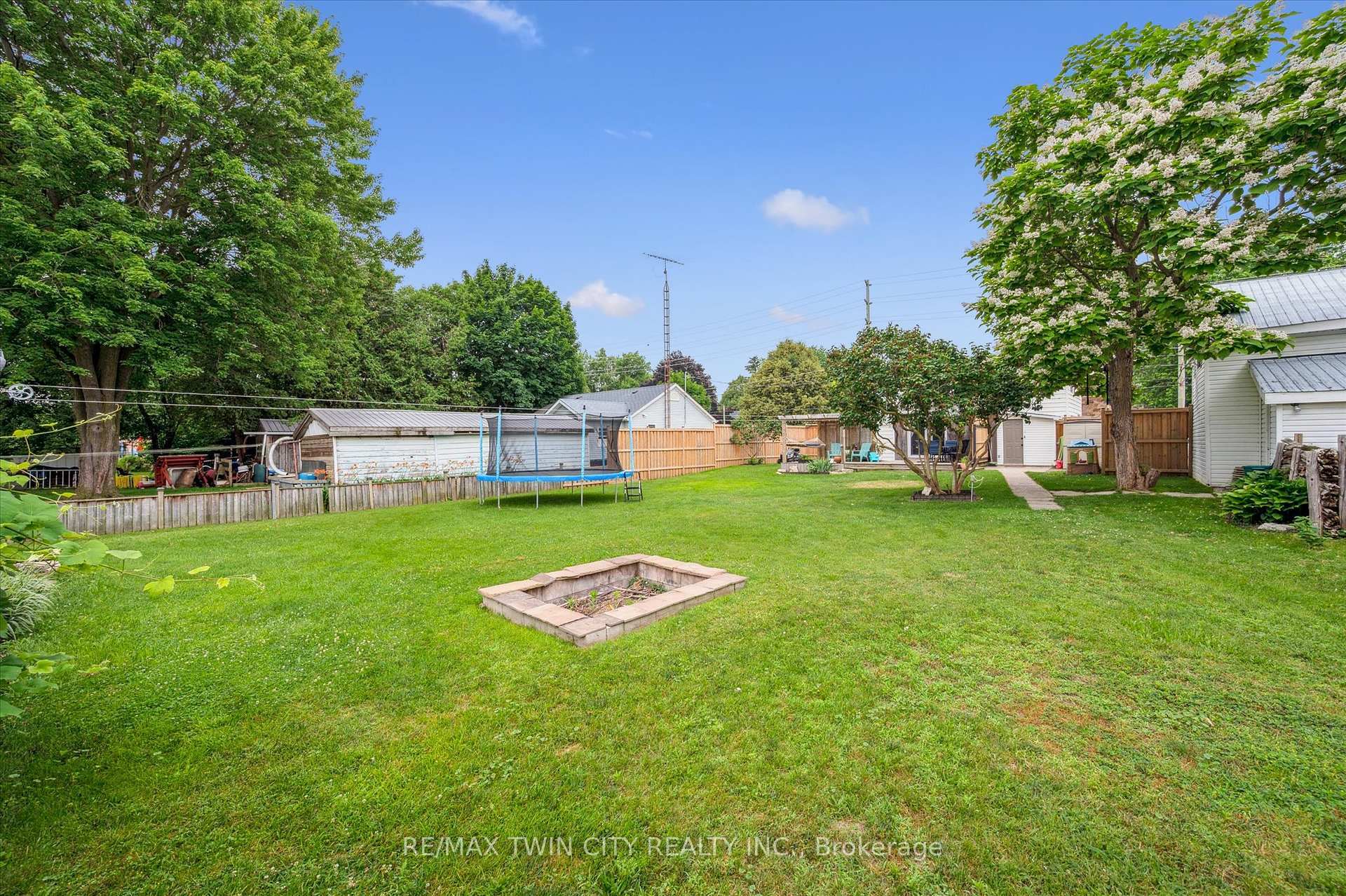 Photo 18 of 999 Northfield Drive E, Woolwich — HOMEH