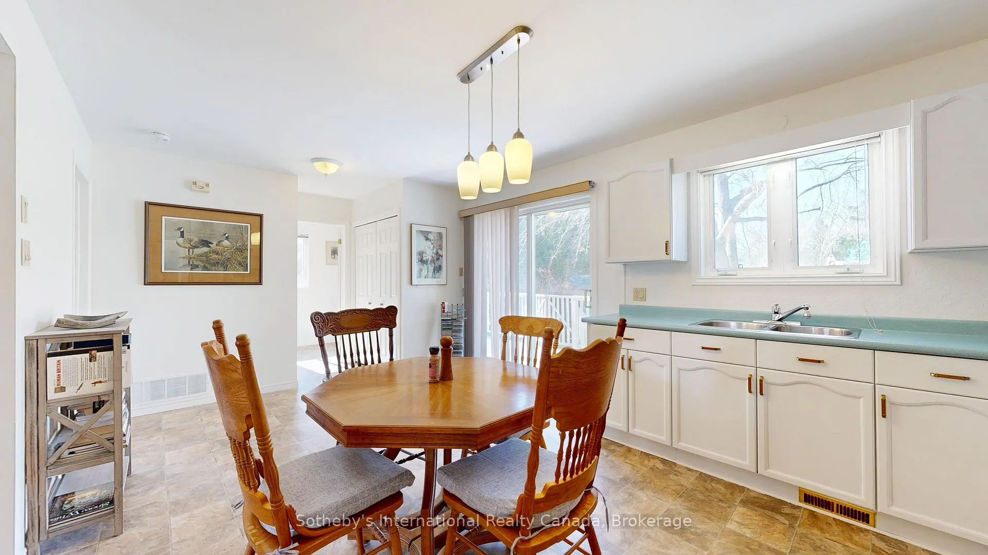 Photo 4 of Unit B, 103 Bruce Street, Blue Mountains — HOMEH