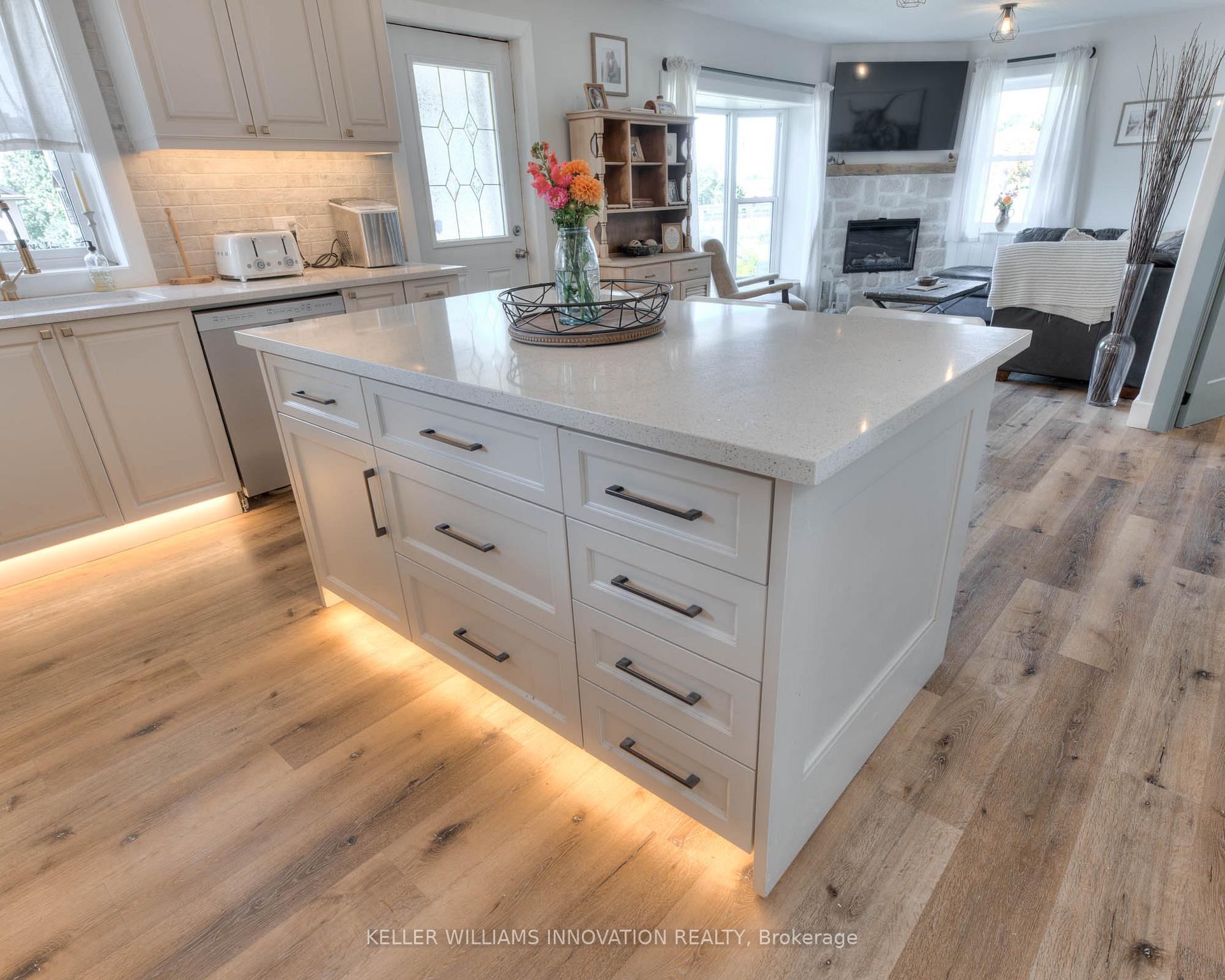 Photo 10 of 3859 Arthur Street N, Woolwich — HOMEH