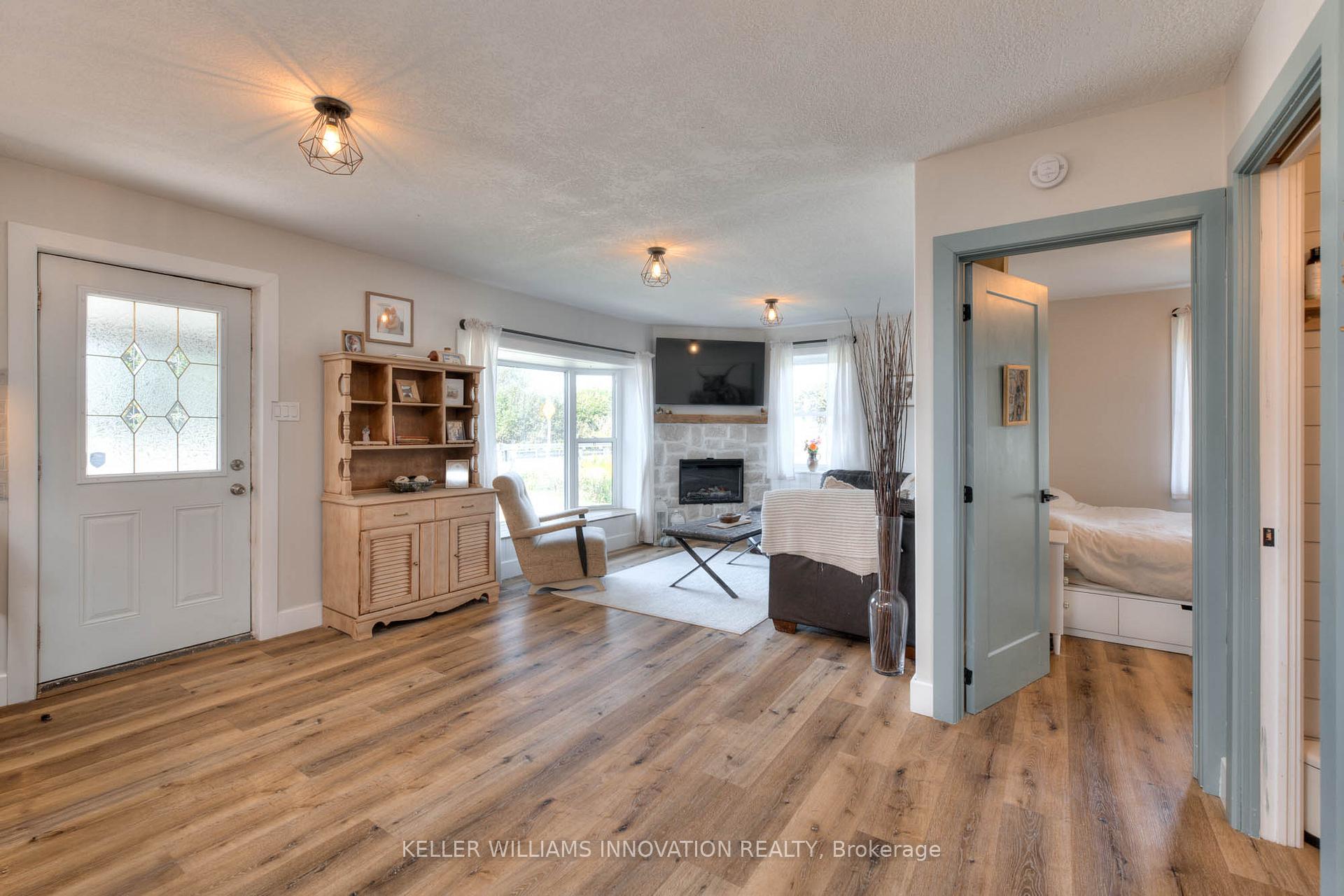 Photo 13 of 3859 Arthur Street N, Woolwich — HOMEH
