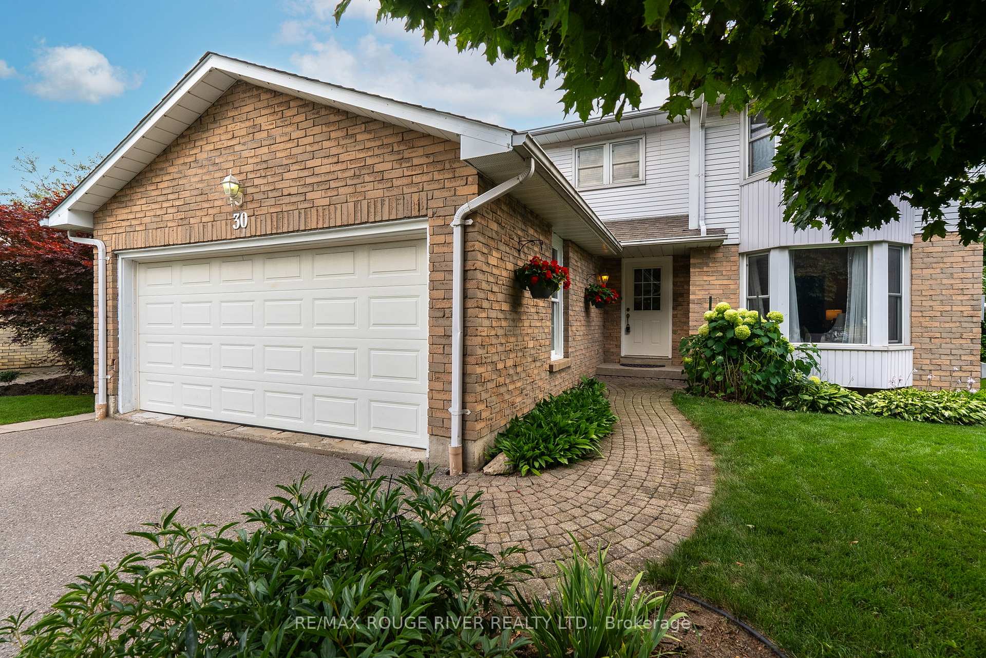 Photo 2 of 30 Citation Crescent, Whitby, Blue Grass Meadows — HOMEH