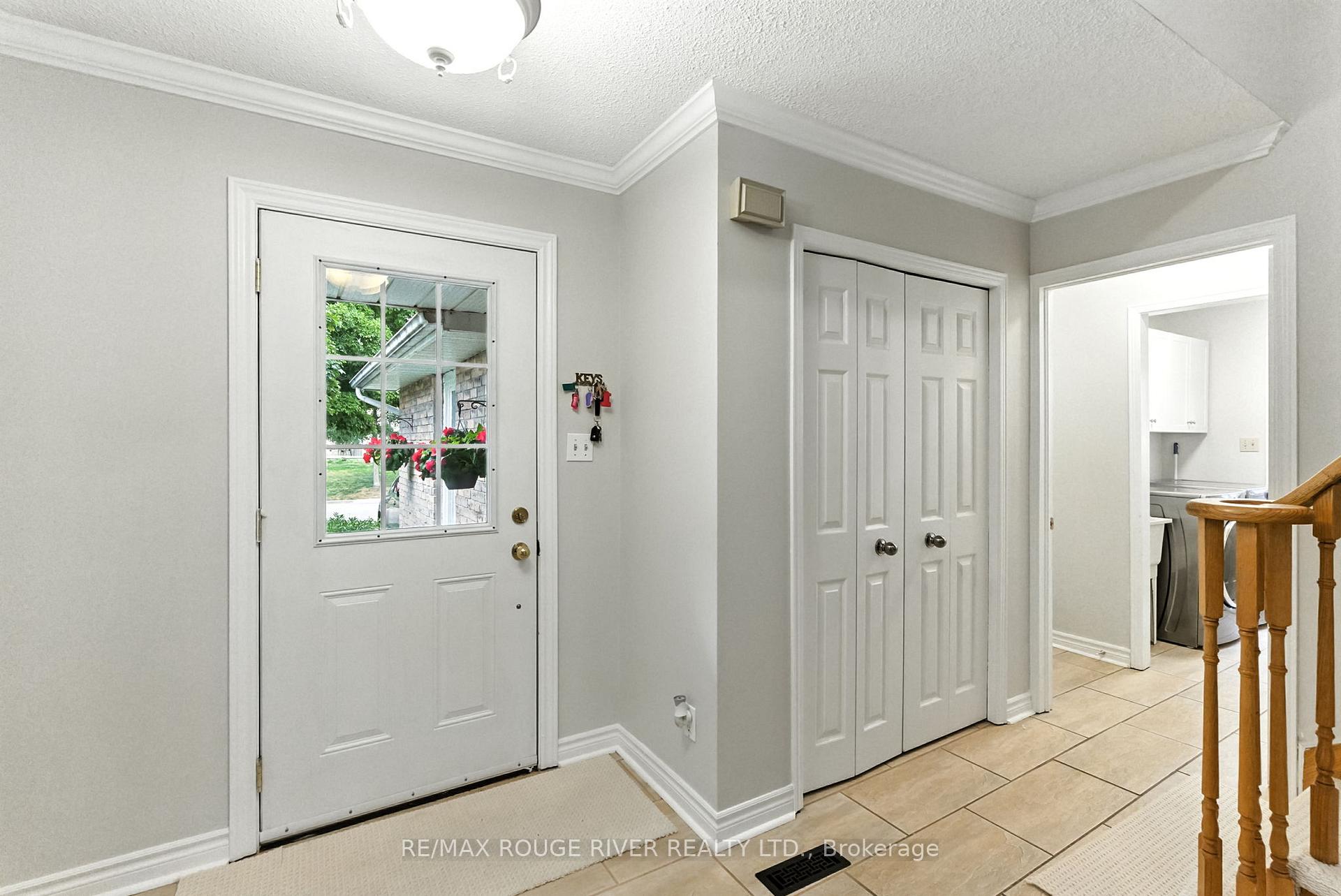 Photo 3 of 30 Citation Crescent, Whitby, Blue Grass Meadows — HOMEH
