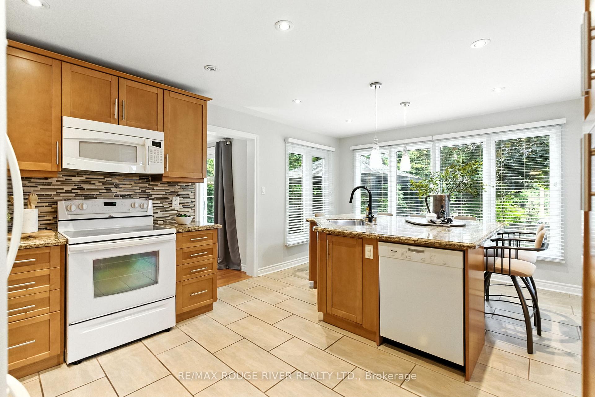 Photo 9 of 30 Citation Crescent, Whitby, Blue Grass Meadows — HOMEH