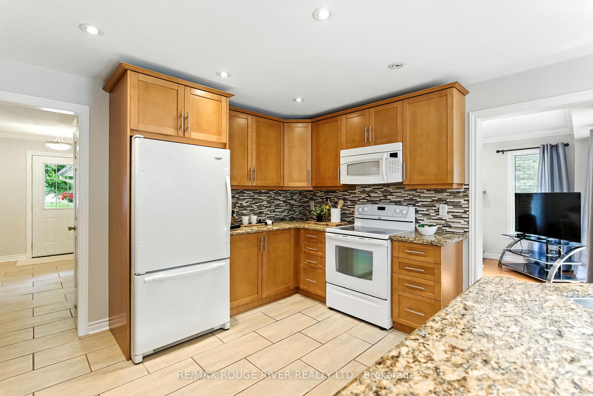 Photo 10 of 30 Citation Crescent, Whitby, Blue Grass Meadows — HOMEH