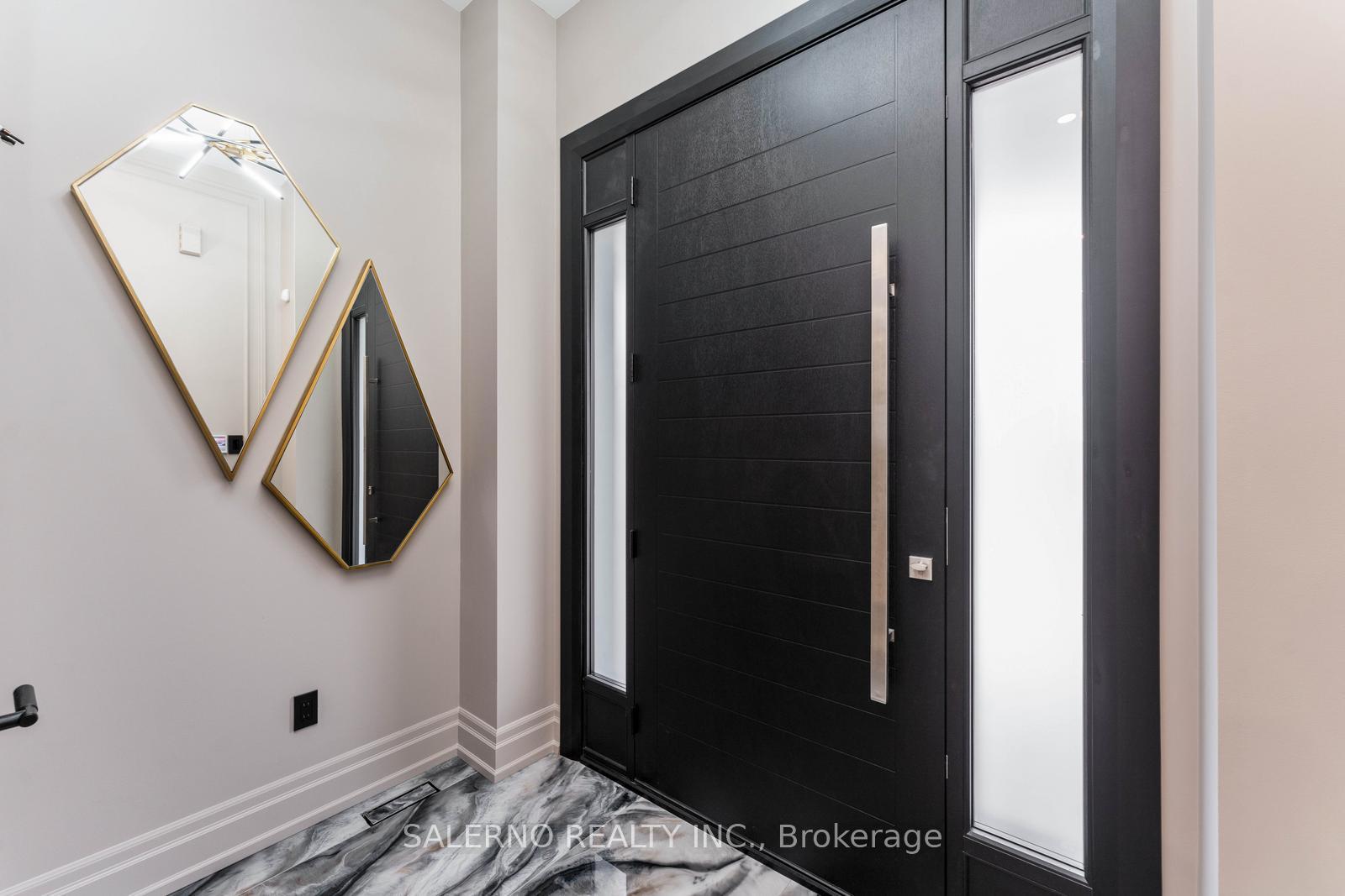 Photo 5 of 556 Barons Street, Vaughan, Kleinburg — HOMEH