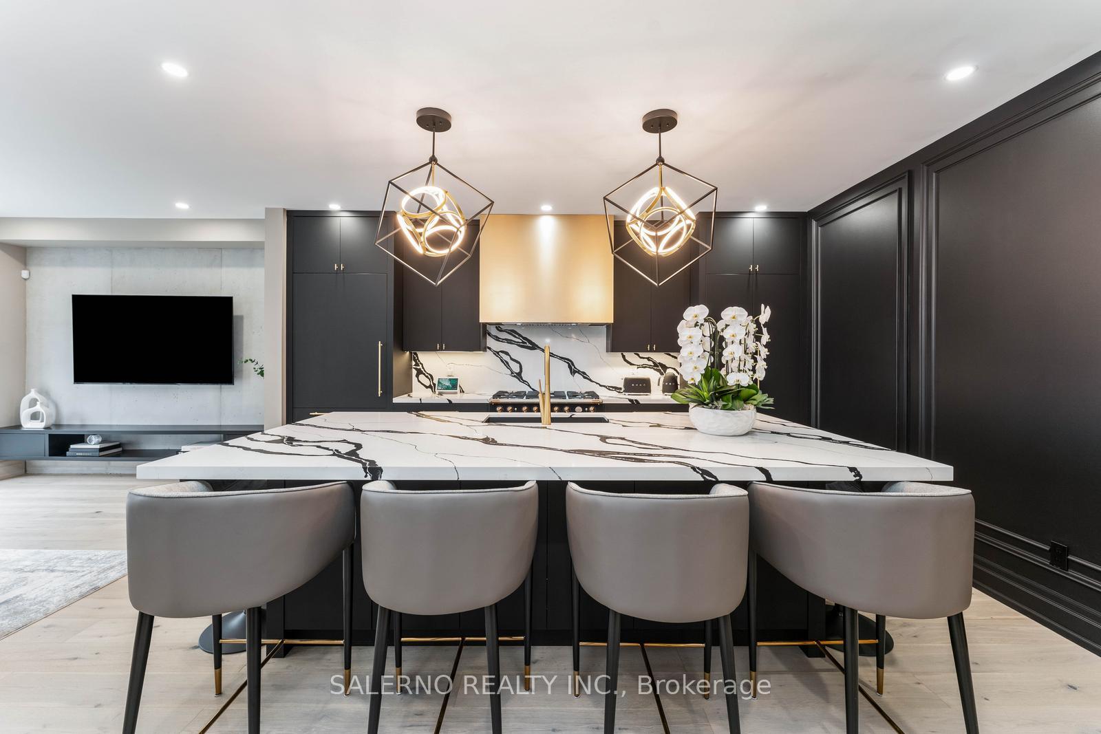 Photo 10 of 556 Barons Street, Vaughan, Kleinburg — HOMEH
