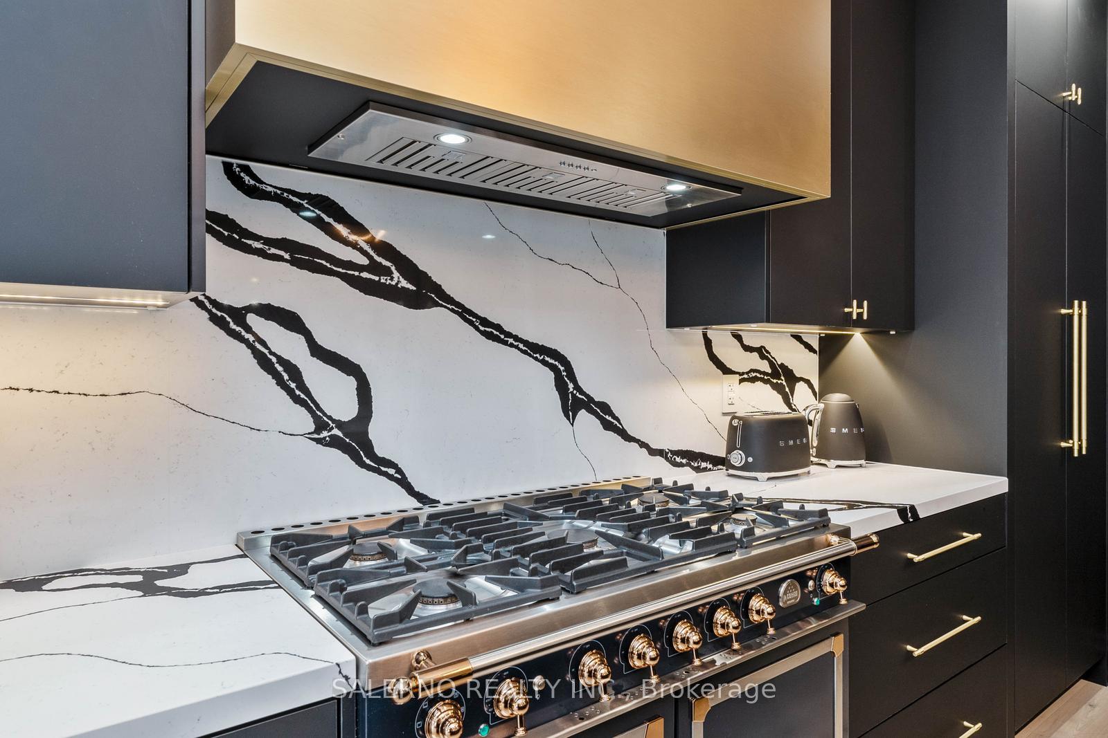 Photo 13 of 556 Barons Street, Vaughan, Kleinburg — HOMEH