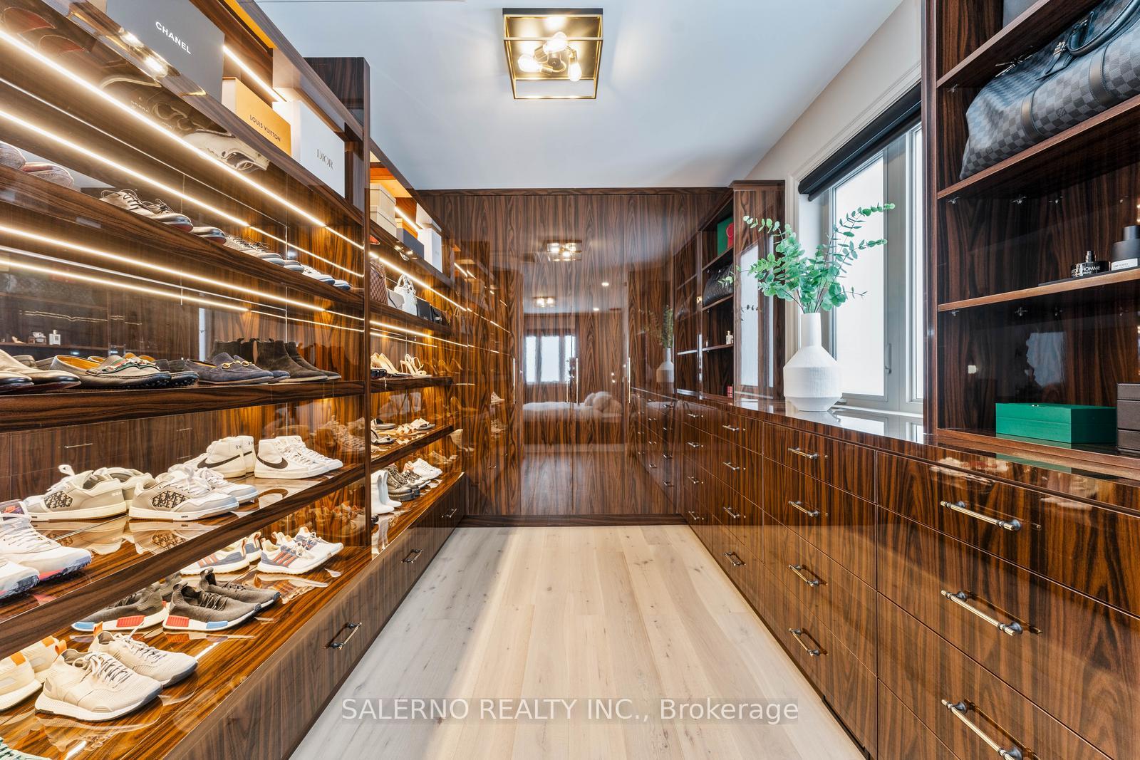 Photo 25 of 556 Barons Street, Vaughan, Kleinburg — HOMEH