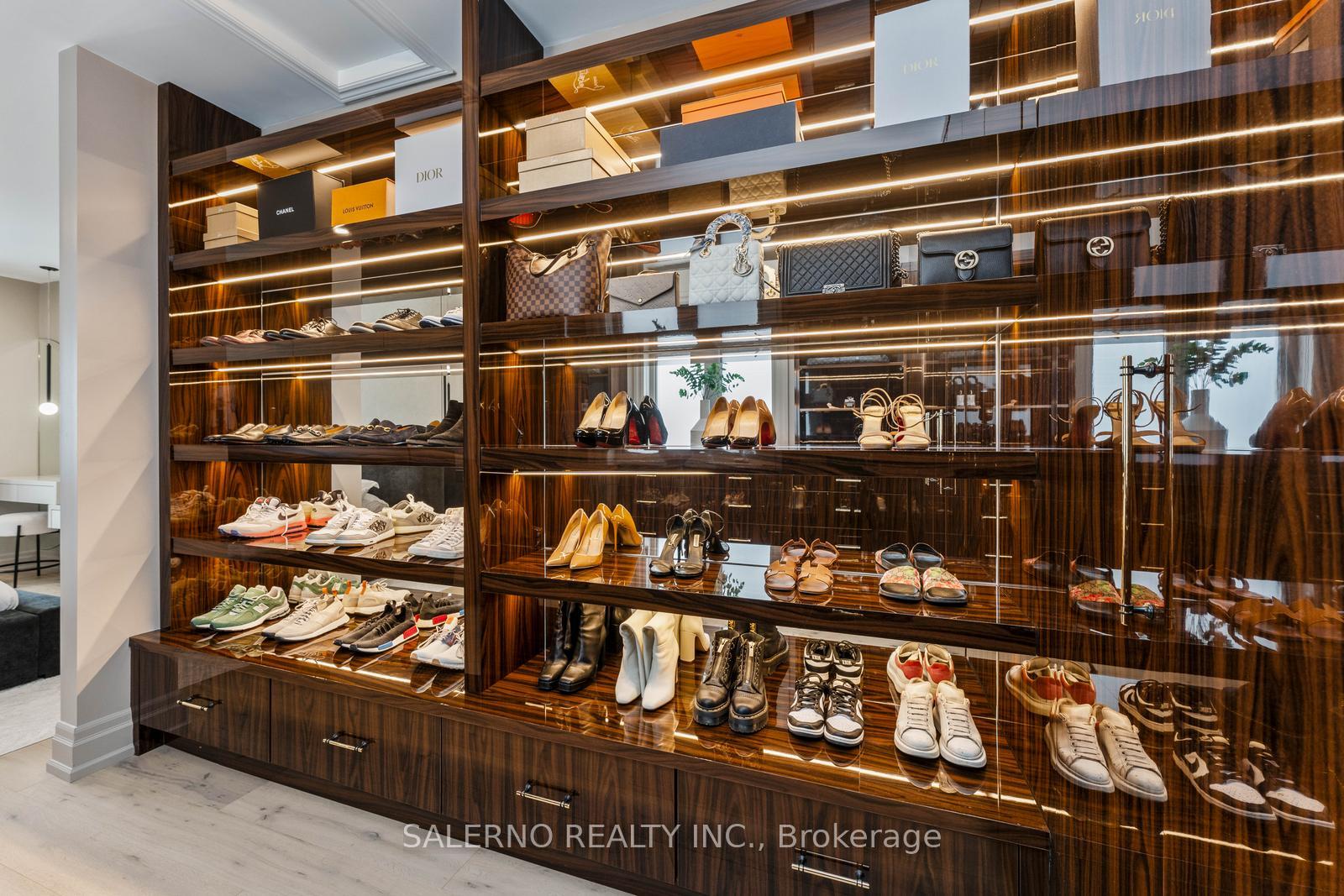 Photo 26 of 556 Barons Street, Vaughan, Kleinburg — HOMEH
