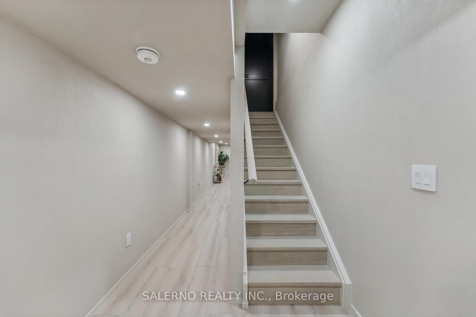 Photo 35 of 556 Barons Street, Vaughan, Kleinburg — HOMEH