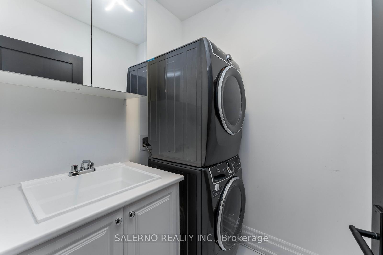 Photo 44 of 556 Barons Street, Vaughan, Kleinburg — HOMEH