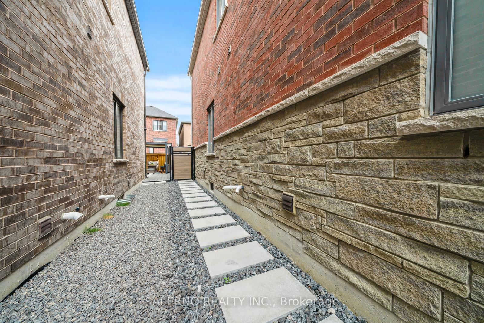 Photo 45 of 556 Barons Street, Vaughan, Kleinburg — HOMEH