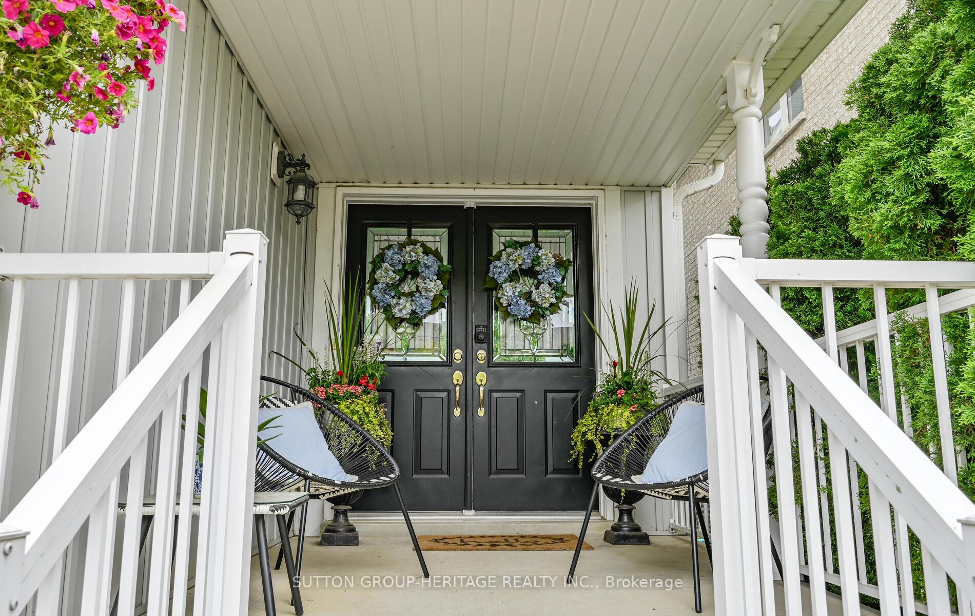 Photo 2 of 4 Barchester Crescent, Whitby, Brooklin — HOMEH