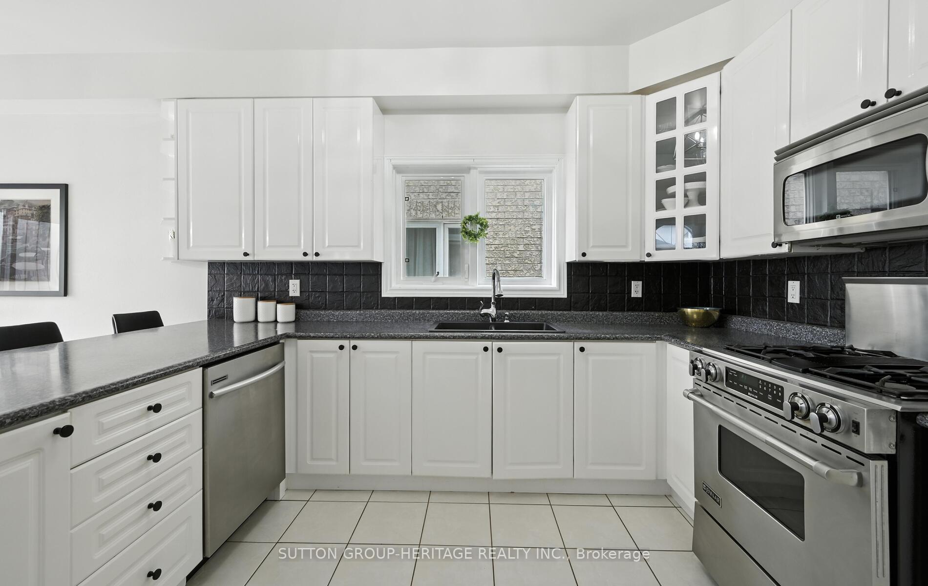 Photo 4 of 4 Barchester Crescent, Whitby, Brooklin — HOMEH