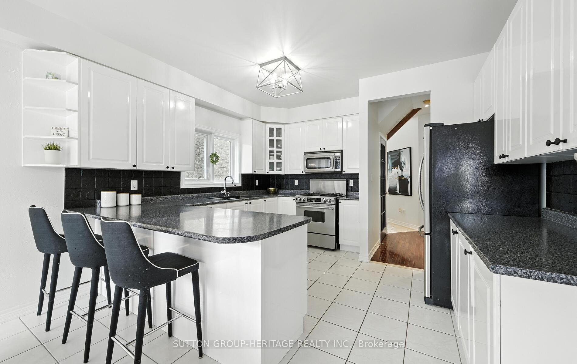 Photo 5 of 4 Barchester Crescent, Whitby, Brooklin — HOMEH