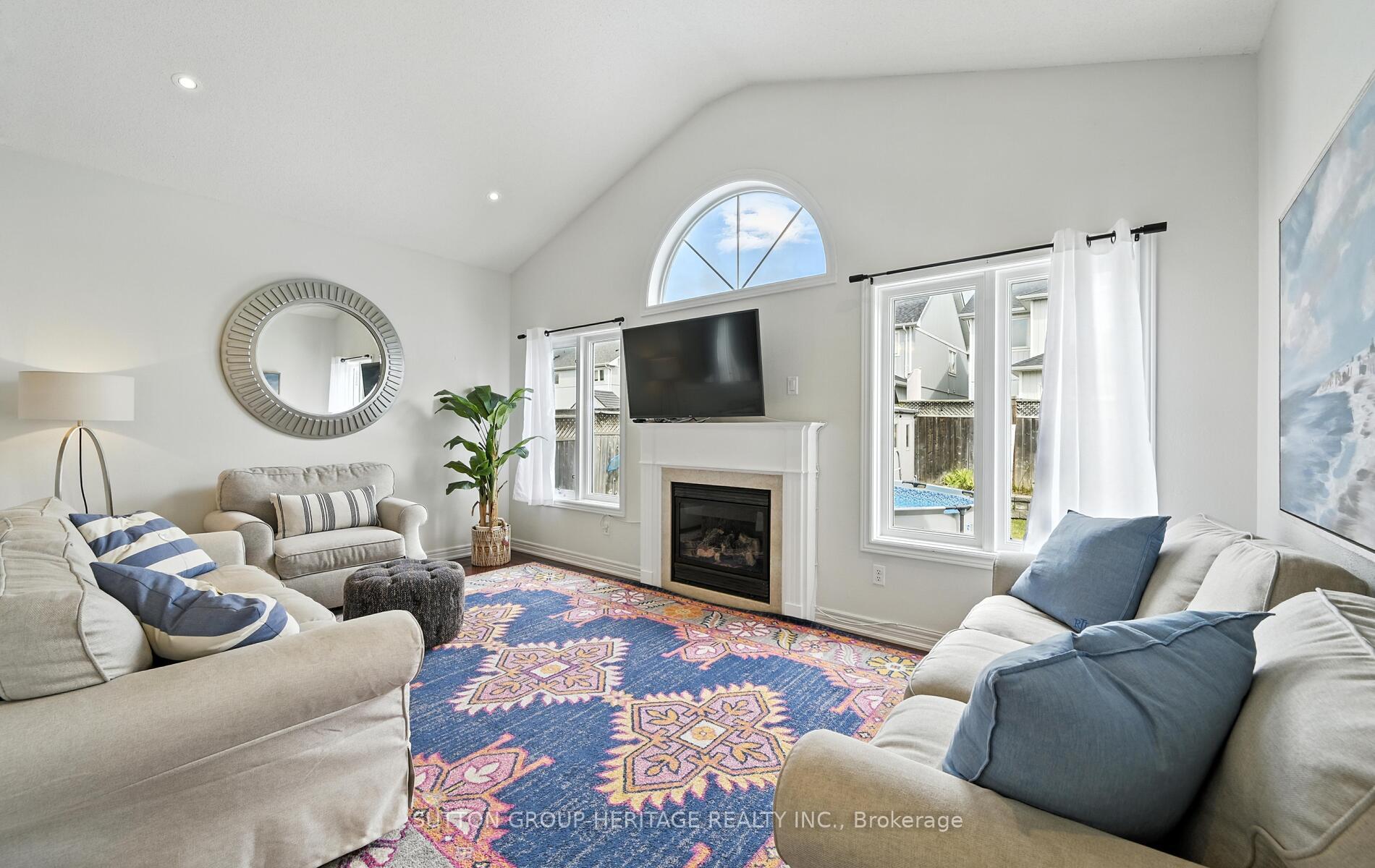 Photo 12 of 4 Barchester Crescent, Whitby, Brooklin — HOMEH