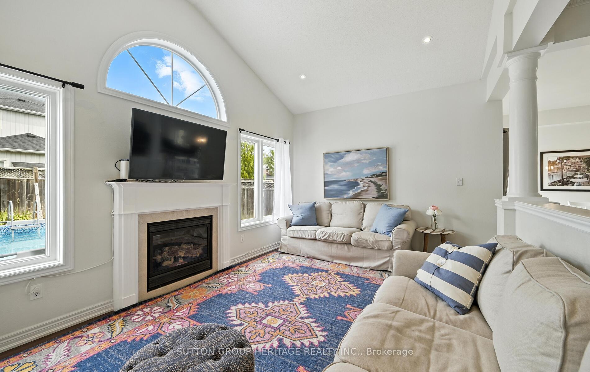 Photo 13 of 4 Barchester Crescent, Whitby, Brooklin — HOMEH